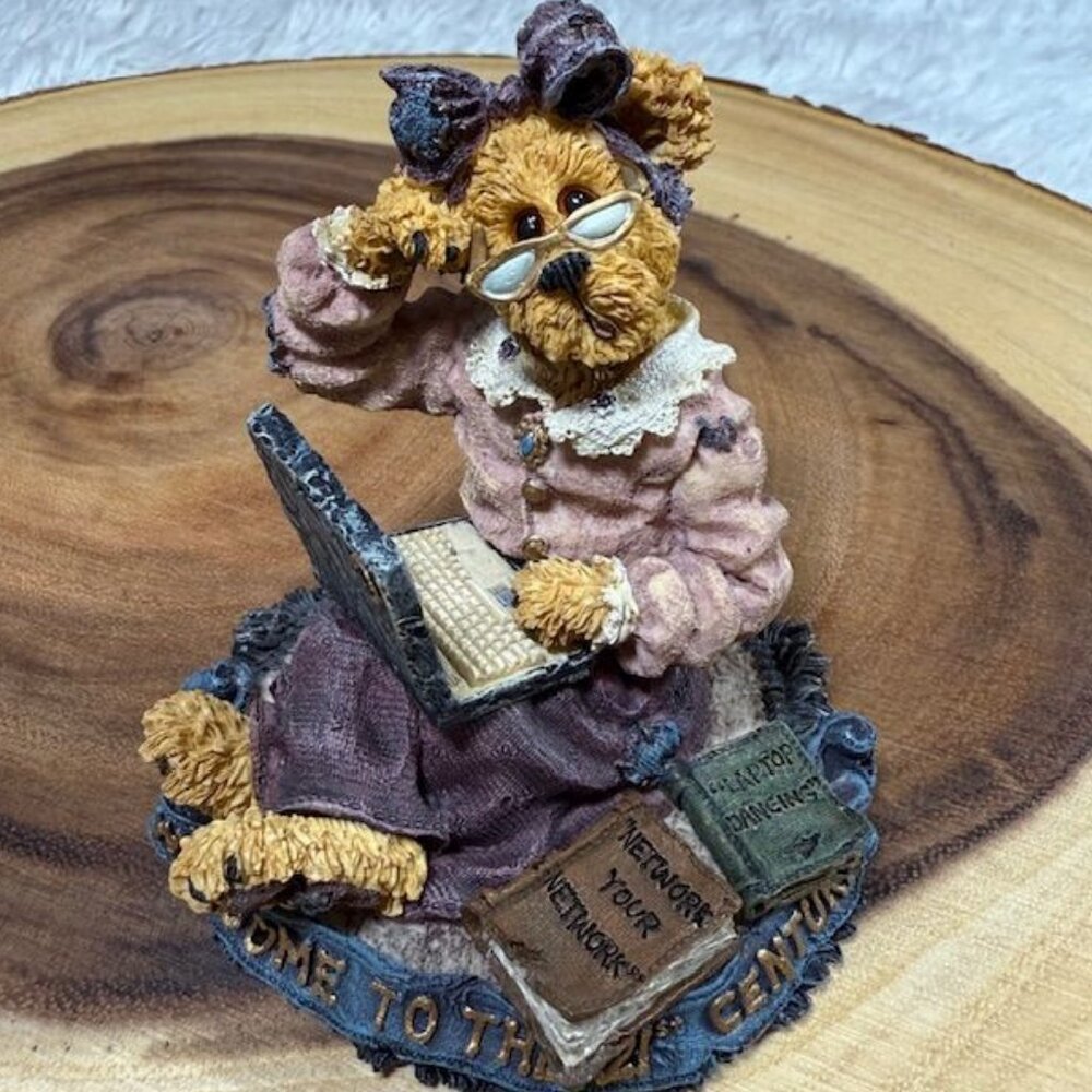 Vintage Boyds Bears Meg O'Bytes Lap Dancin' Bearstone Collection Figurine